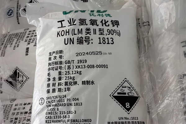 氢氧化钾在电镀中起什么作用?